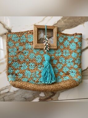 Woven Jute Straw Hobo Bag Tote W/Wooden Handles & Tortoise SeaShell Tassel Charm